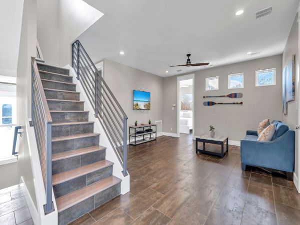 Six Bedrooms Vacation Home in Miramar Beach Sleeps 16 Guests