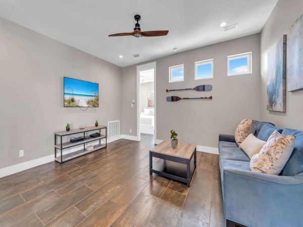 Six Bedrooms Vacation Home in Miramar Beach Sleeps 16 Guests