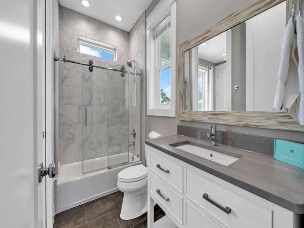 Six Bedrooms Vacation Home in Miramar Beach Sleeps 16 Guests