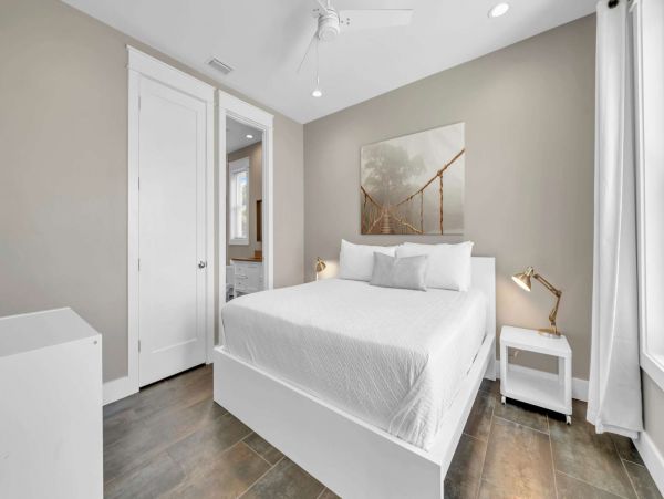 Six Bedrooms Vacation Home in Miramar Beach Sleeps 16 Guests