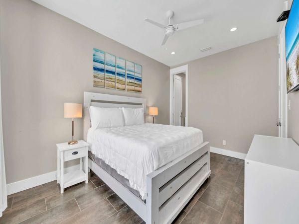 Six Bedrooms Vacation Home in Miramar Beach Sleeps 16 Guests