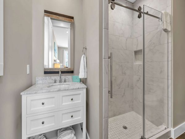 Six Bedrooms Vacation Home in Miramar Beach Sleeps 16 Guests