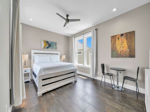 Six Bedrooms Vacation Home in Miramar Beach Sleeps 16 Guests