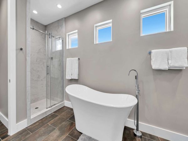 Six Bedrooms Vacation Home in Miramar Beach Sleeps 16 Guests