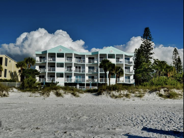 Charming Vacation Rental on Indian Rocks Beach. Call Today