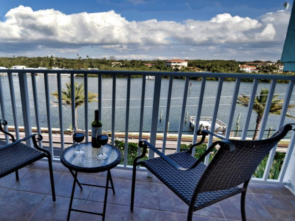 Charming Vacation Rental on Indian Rocks Beach. Call Today