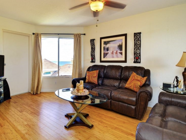 Charming Vacation Rental on Indian Rocks Beach. Call Today