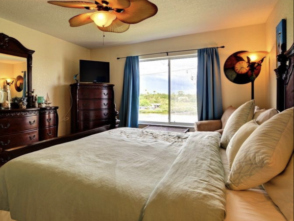 Charming Vacation Rental on Indian Rocks Beach. Call Today