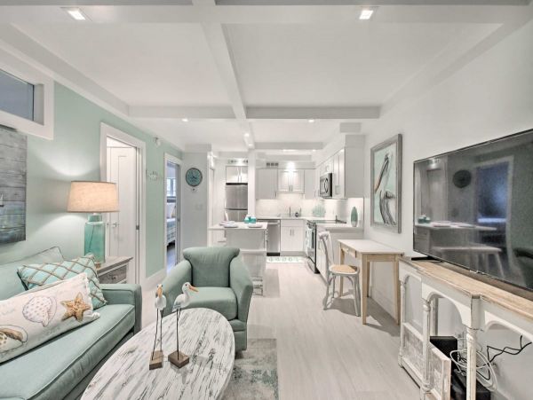 Naples Vacation Rental – Steps from Beach & 5th Avenue