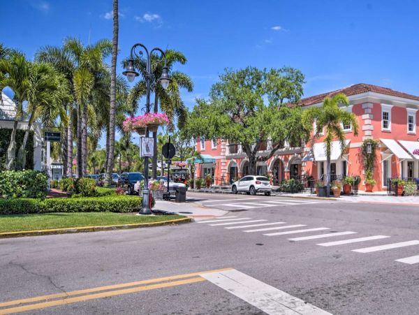 Naples Vacation Rental – Steps from Beach & 5th Avenue