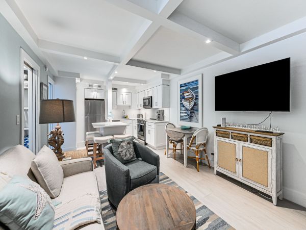 Naples Vacation Rental – Steps from Beach & 5th Avenue