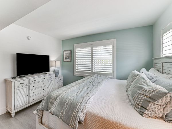 Naples Vacation Rental – Steps from Beach & 5th Avenue