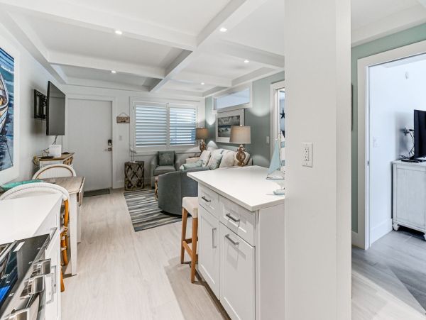 Naples Vacation Rental – Steps from Beach & 5th Avenue