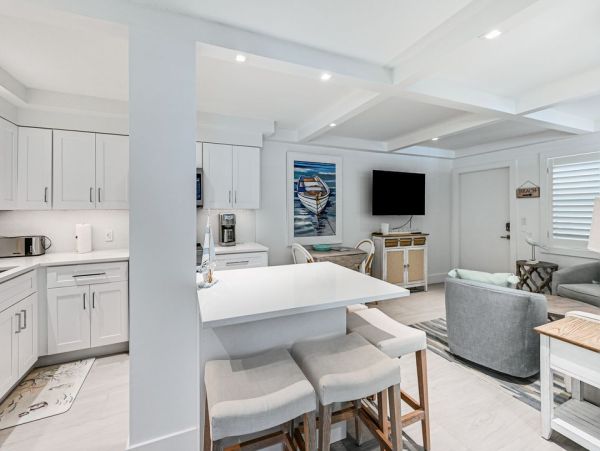 Naples Vacation Rental – Steps from Beach & 5th Avenue