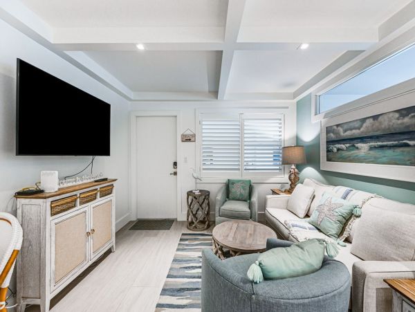 Naples Vacation Rental – Steps from Beach & 5th Avenue