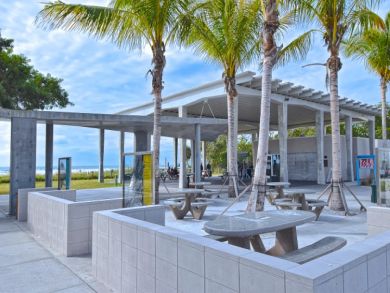 Siesta Key Vacation Condo Sleeps Four Guests. 350 ft to beac