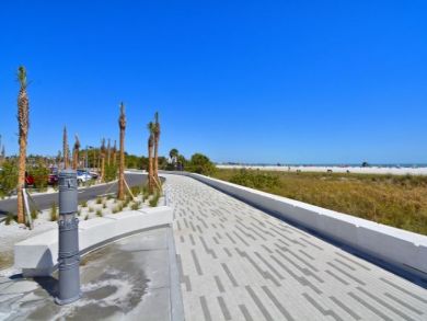 Siesta Key Vacation Condo Sleeps Four Guests. 350 ft to beac