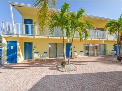Siesta Key Vacation Condo Sleeps Four Guests. 350 ft to beac
