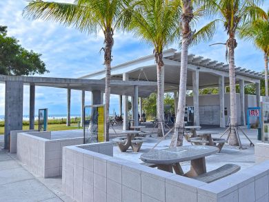 Siesta Key Accommodation Walk to Beach 350 ft to Beach