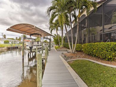 Cape Coral Vacation Home Sleeps Eight Guests - Canal View
