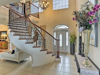 Cape Coral Vacation Home Sleeps Eight Guests - Canal View