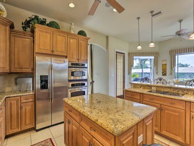 Cape Coral Vacation Home Sleeps Eight Guests - Canal View