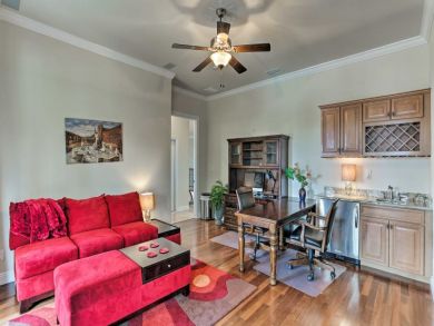 Cape Coral Vacation Home Sleeps Eight Guests - Canal View