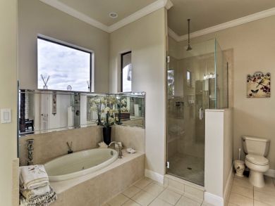 Cape Coral Vacation Home Sleeps Eight Guests - Canal View