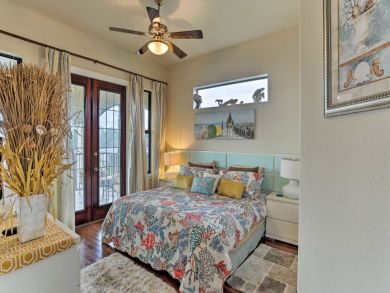 Cape Coral Vacation Home Sleeps Eight Guests - Canal View