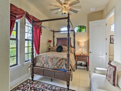 Cape Coral Vacation Home Sleeps Eight Guests - Canal View