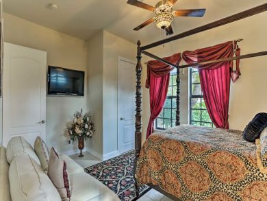 Cape Coral Vacation Home Sleeps Eight Guests - Canal View