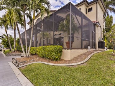 Cape Coral Vacation Home Sleeps Eight Guests - Canal View