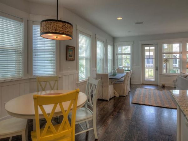 Beautifully Decorated Home with 2 Communal Pools Sleeps 11