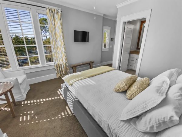 Seagrove Vacation home walk to beach and  lake views