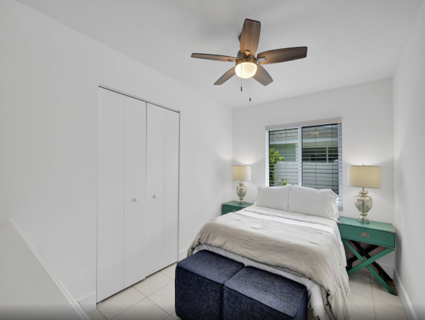 Luxury Naples Vacation Accommodation with Pool Walk to Beach