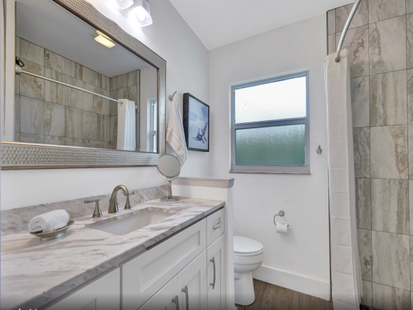 Luxury Naples Vacation Accommodation with Pool Walk to Beach