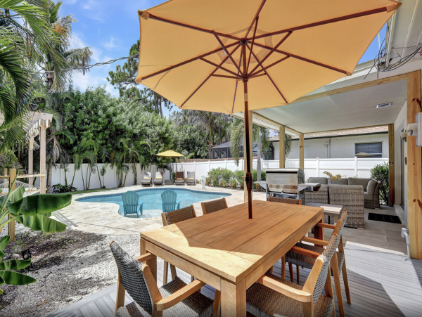 Luxury Naples Vacation Accommodation with Pool Walk to Beach