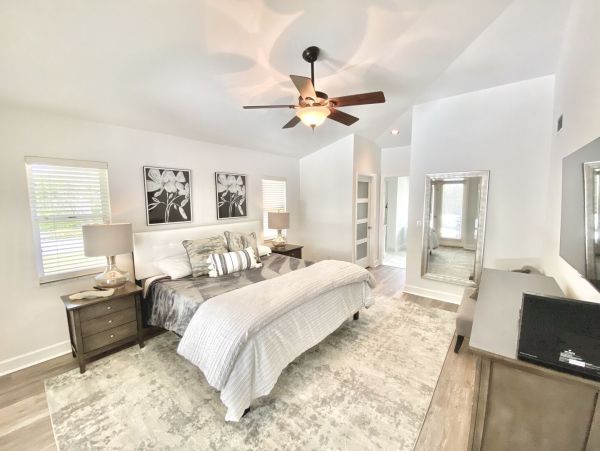 Naples Luxury Vacation Pool Home Walk to Beach Sleeps 6