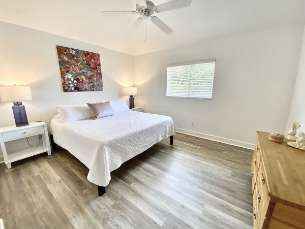 Naples Luxury Vacation Pool Home Walk to Beach Sleeps 6