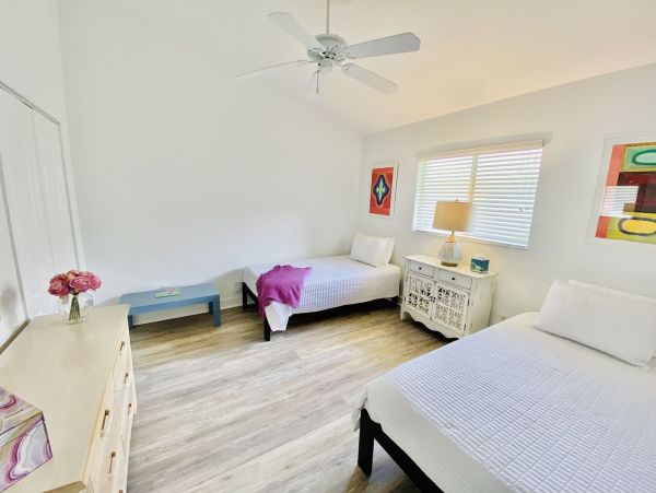 Naples Luxury Vacation Pool Home Walk to Beach Sleeps 6