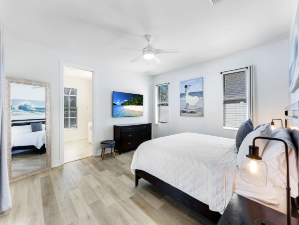 Naples Vacation Rental - Vanderbilt Beach Coastal Retreat with Heated Pool & Outdoor Kitchen