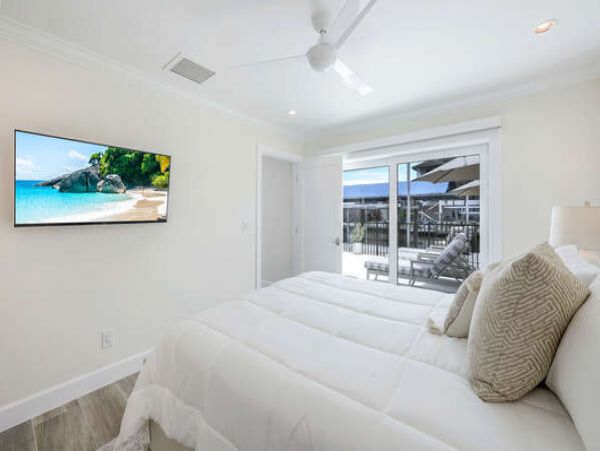 Naples Luxury Vacation Rental Sleeps Six Guests