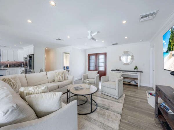 Naples Luxury Vacation Rental Sleeps Six Guests