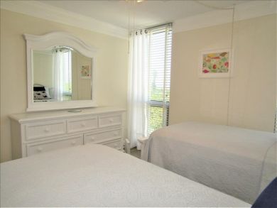 Longboat Key  2 Bedroom Condo On Beach Sleeps 4 Guests