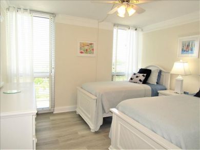 Longboat Key  2 Bedroom Condo On Beach Sleeps 4 Guests
