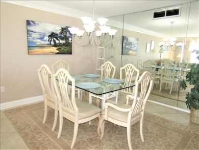 Longboat Key  2 Bedroom Condo On Beach Sleeps 4 Guests