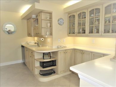 Longboat Key  2 Bedroom Condo On Beach Sleeps 4 Guests