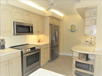 Longboat Key  2 Bedroom Condo On Beach Sleeps 4 Guests