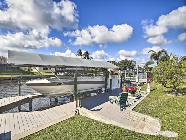 Canal Front Three Bedroom Pool Home in Cape Coral Sleeps 8