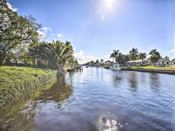 Canal Front Three Bedroom Pool Home in Cape Coral Sleeps 8